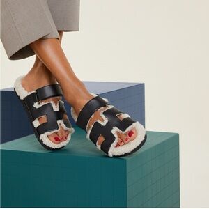 NIB Hermes Women’s Chypre Shearling Sandal Shoe Noir Black Ecru EU 38